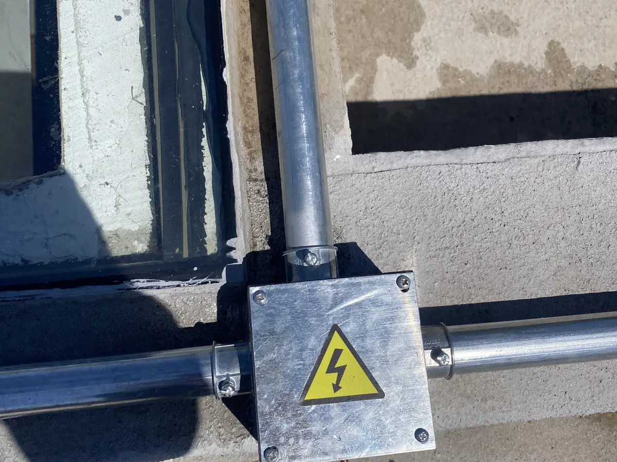 Caja de paso y canalización del proyecto fotovoltaico