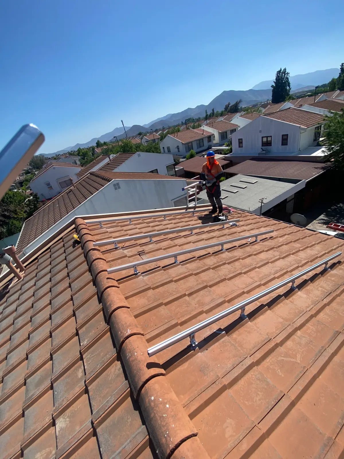 Estructura de aluminio instalada sobre la cubierta