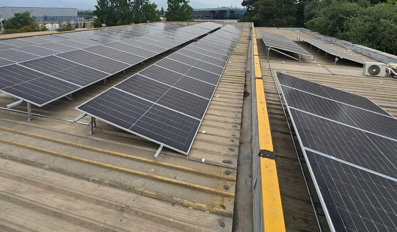 Planta fotovoltaica industrial Raico en Lampa